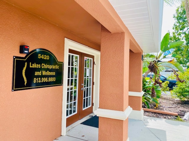 View of the outside entrance and front of Land O' Lakes Medical Injury Center: Lakes Chiropractic & Wellness Center Buidling